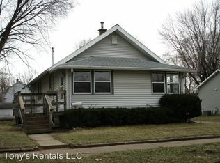 1039 Newton St, Waterloo, IA 50703