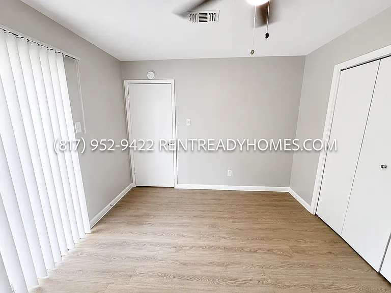 318 Frontier Dr. * — Photo 9