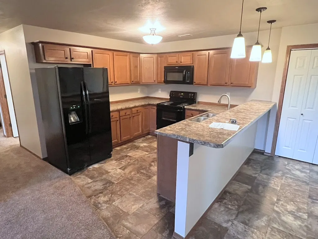 3 bed, 1400 sqft, $1,650 — Photo 2