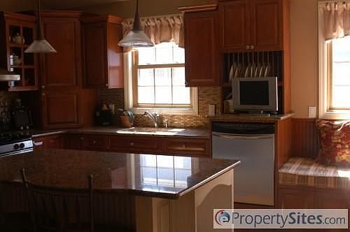 4th image of 33 Lincoln St