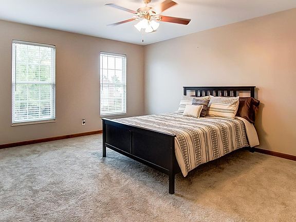 5th image of 1027 Apple Blossom Dr