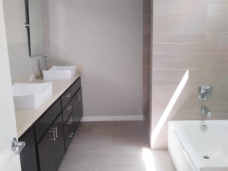 14224 Riverside Dr #2 — Photo 2