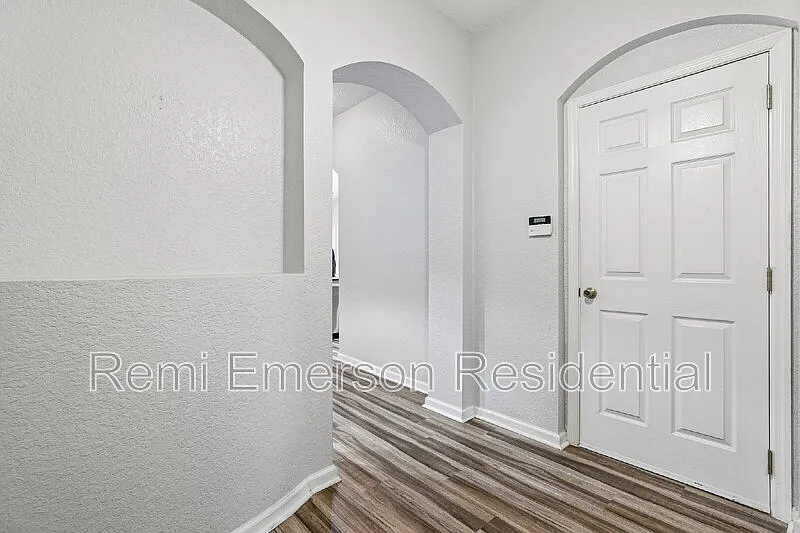 3 bed, 2.0 bath, 1961 sqft, $2,375 — Photo 4
