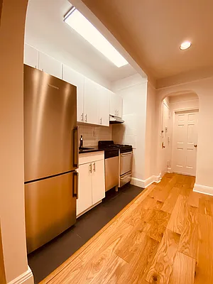 Rented by Metropolis Real Estate of Manhattan | media 20