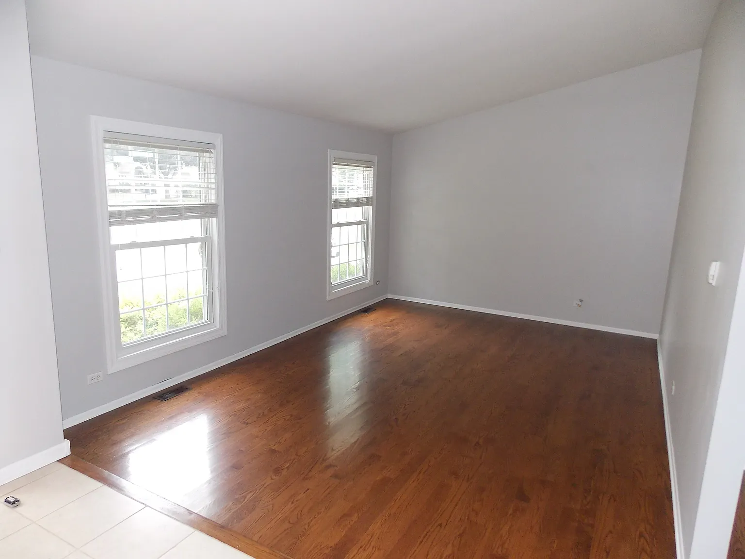 4 bed, 1.5 bath, 1700 sqft, $3,175 — Photo 2