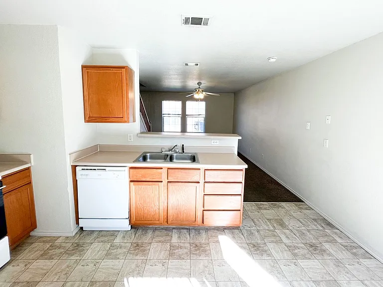 308 Creek St — Photo 7