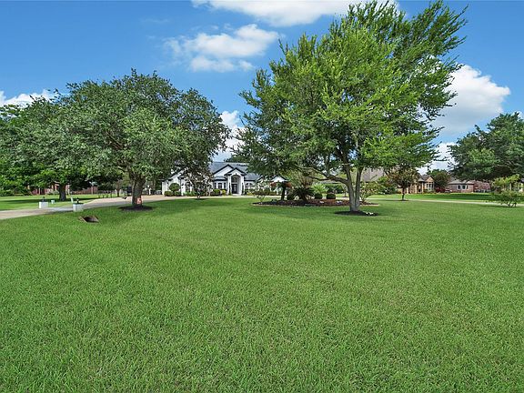 5th image of 3531 Woodbine Dr