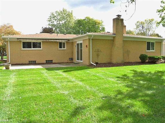 3rd image of 39247 Cadborough Dr
