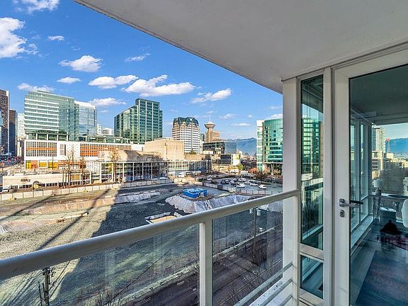 2nd image of 161 Georgia St W #909