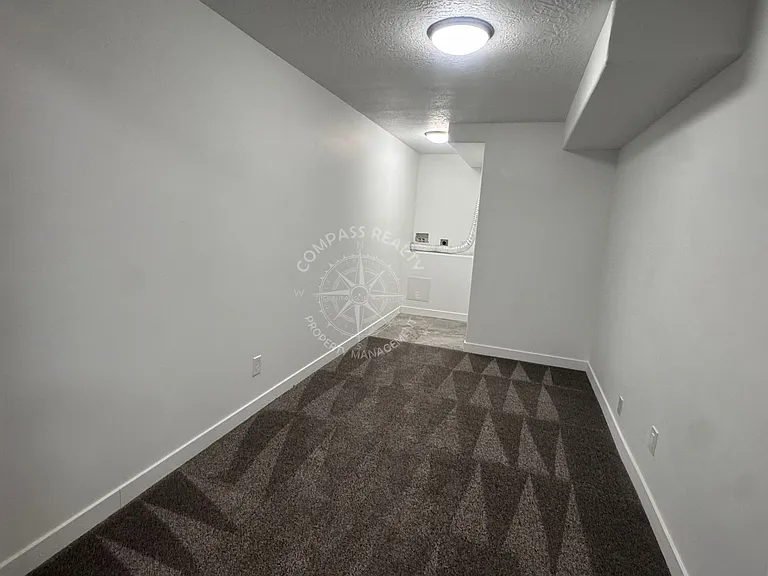 803 W Kingfisher Rd #2 — Photo 12