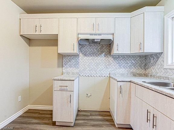 2nd image of 880 James St #3