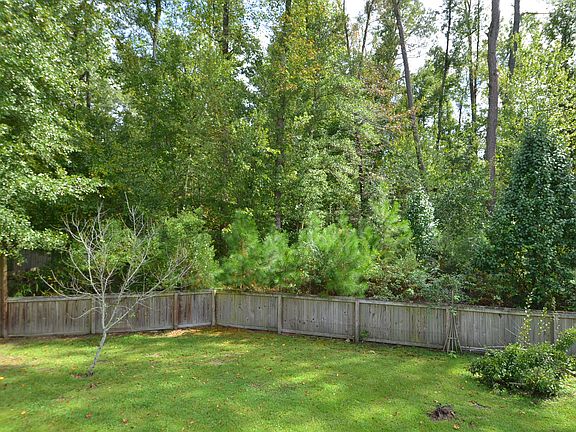 5th image of 750 Edenbrook Dr