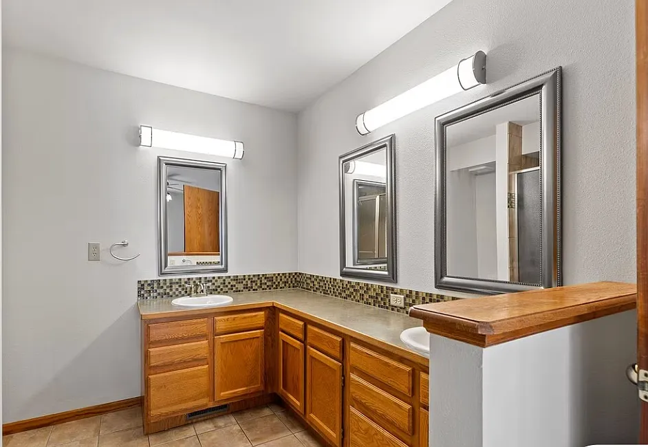 4 bed, 2273 sqft, $2,700 — Photo 4