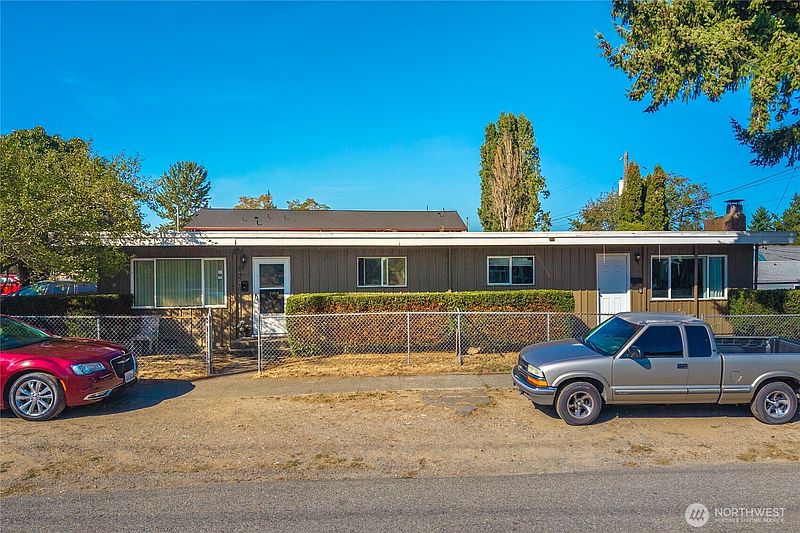 2nd image of 1561 S 35th Street