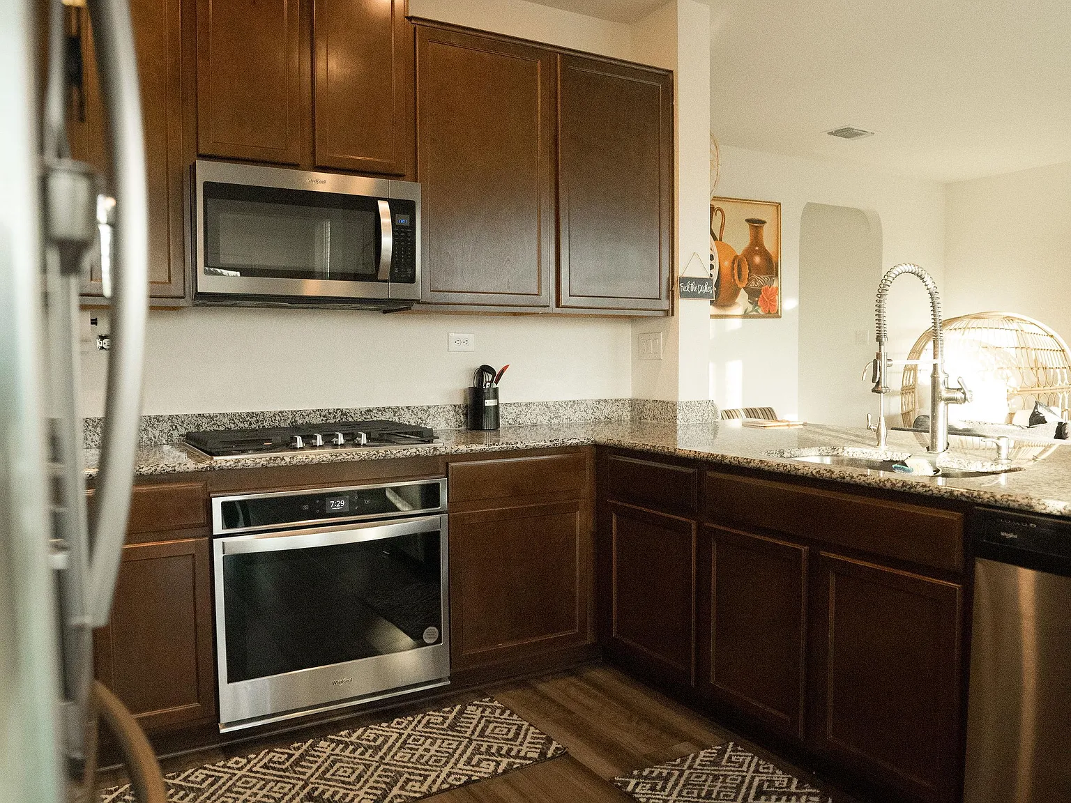 4 bed, 2.5 bath, 2556 sqft, $810 — Photo 4