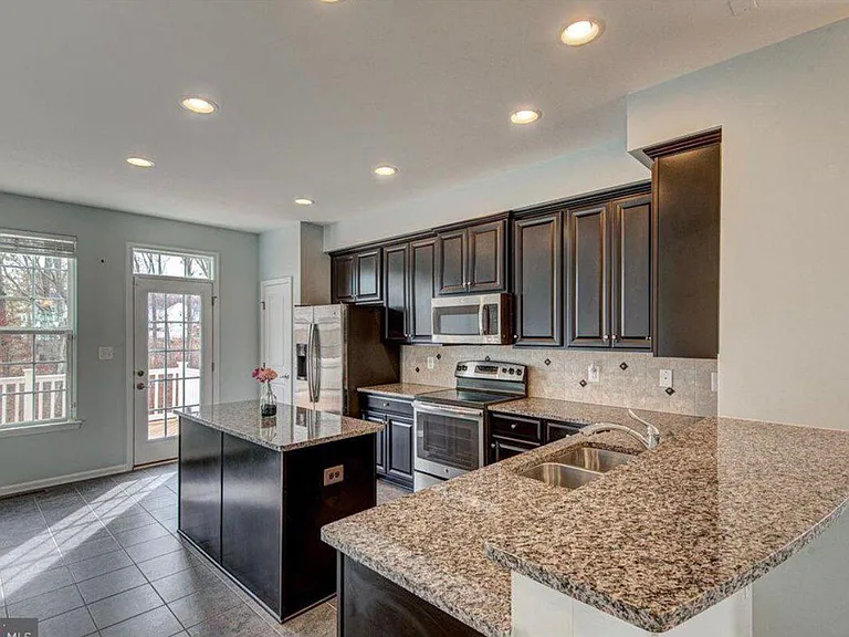 133 Streamview Dr — Photo 4