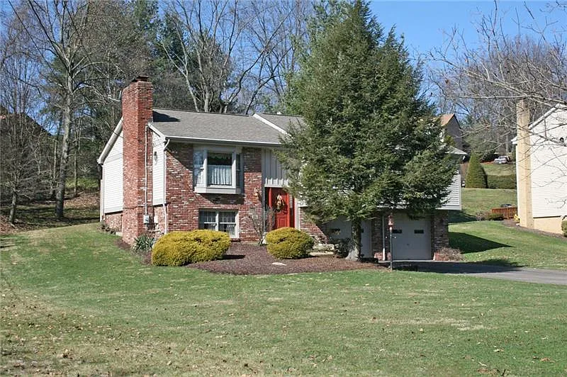 219 Maplewood Dr photo 1