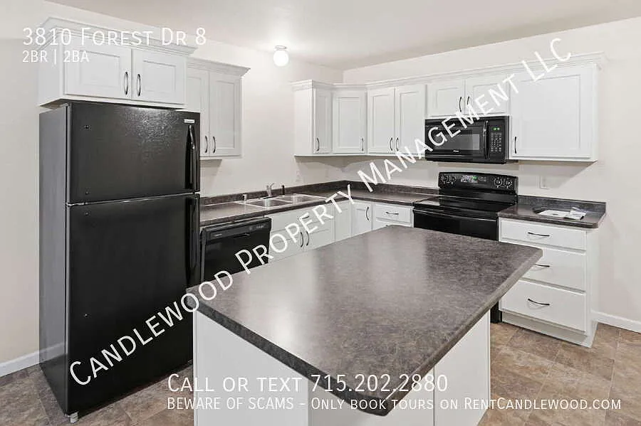 Pet Friendly 2 Bedroom/2 Bathroom Lower Apartment Available Now! — Photo 4