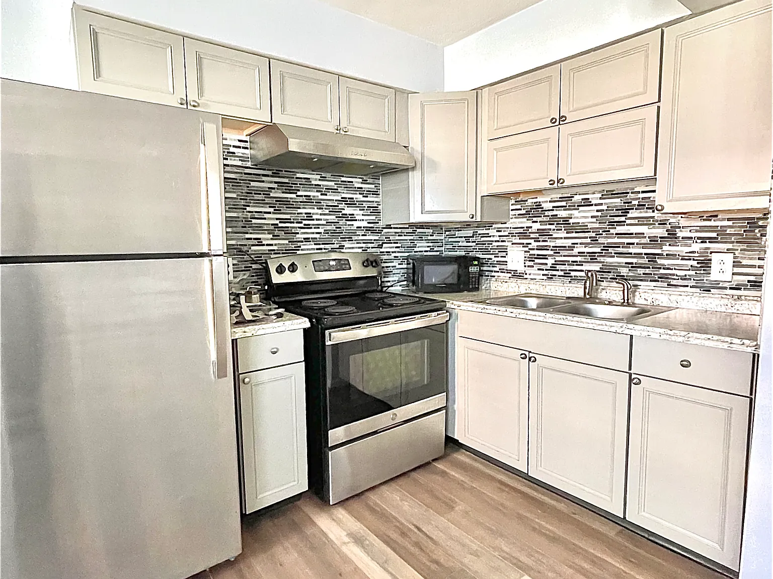 2 bed, 850 sqft, $1,795 — Photo 3