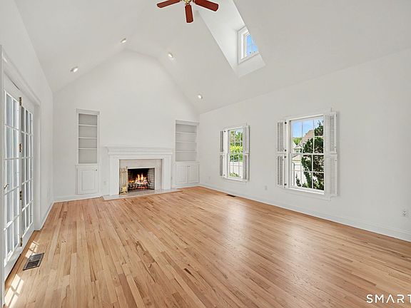 5th image of 99 Forest Street #99