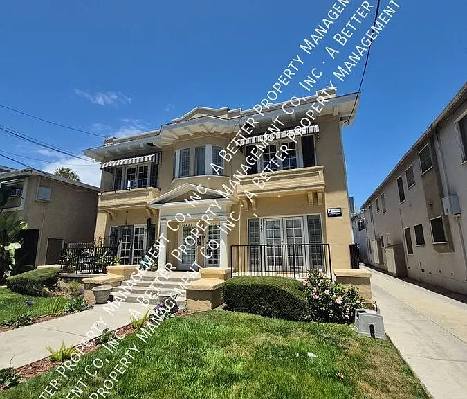 1427 E 3rd St — Photo 9