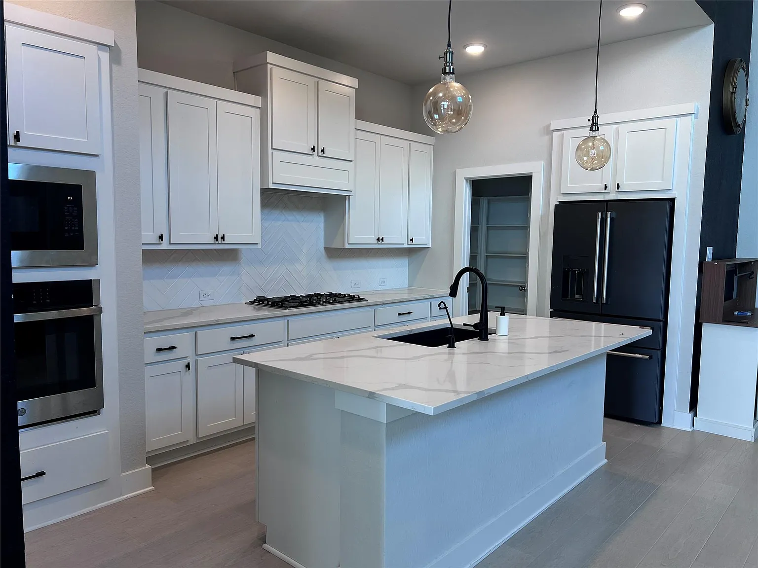 4 bed, 3.0 bath, 2688 sqft, $3,600 — Photo 3