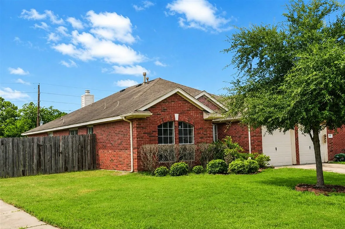 3 bed, 2.0 bath, 1803 sqft, $1,850 — Photo 1