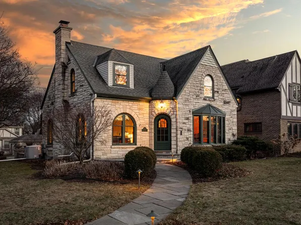 2376 Pasadena BOULEVARD, Wauwatosa, WI 53226
