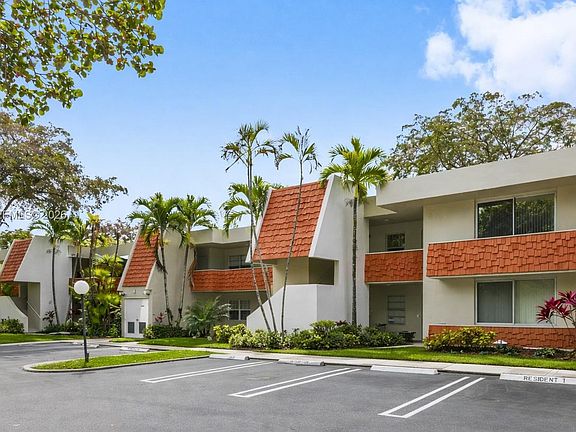 3rd image of 823 Cypress Blvd APT 204