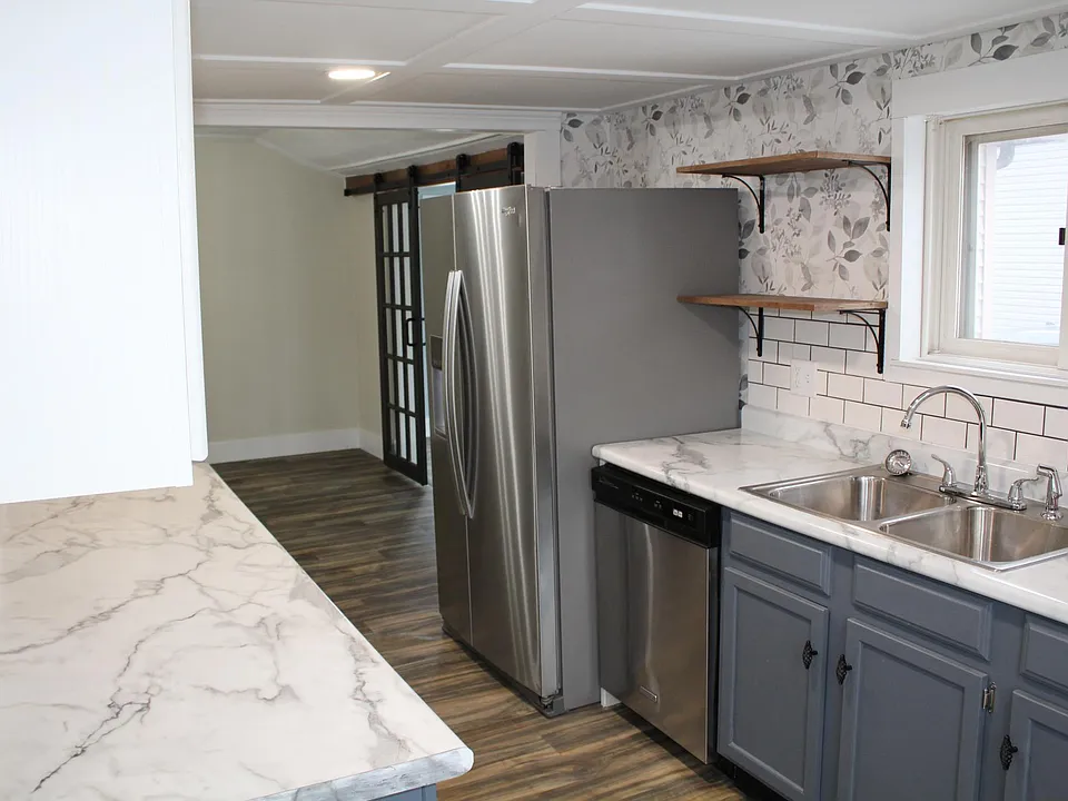 7 W Lawton St