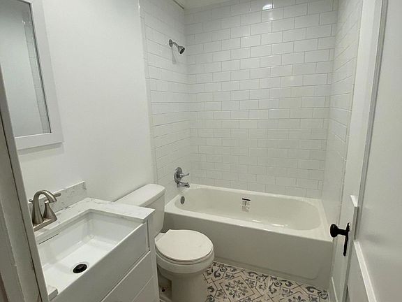 4th image of 2237 Home Park Cir W
