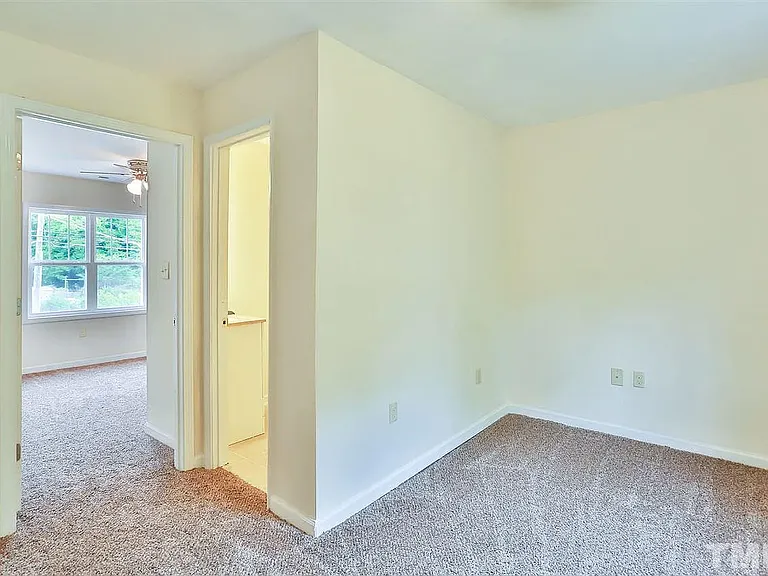 711 N Hyde Park Ave — Photo 17