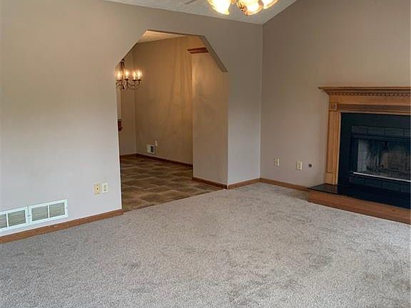 4th image of 4165 Fox Chase Dr
