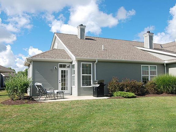 2nd image of 568 Hyannis Port Cir