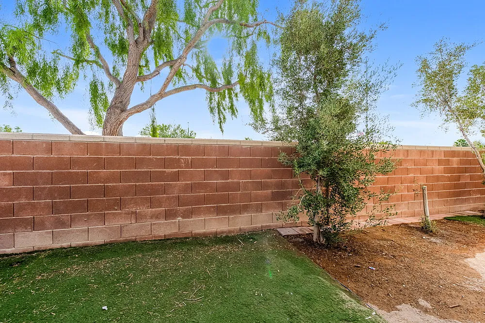 3 bed, 2.5 bath, 1615 sqft, $2,180 — Photo 2