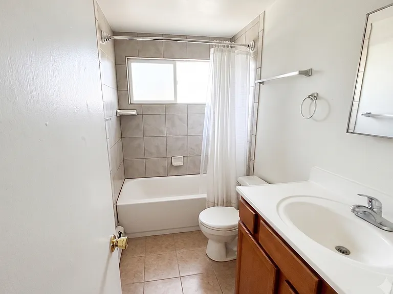 715 Moore St — Photo 6
