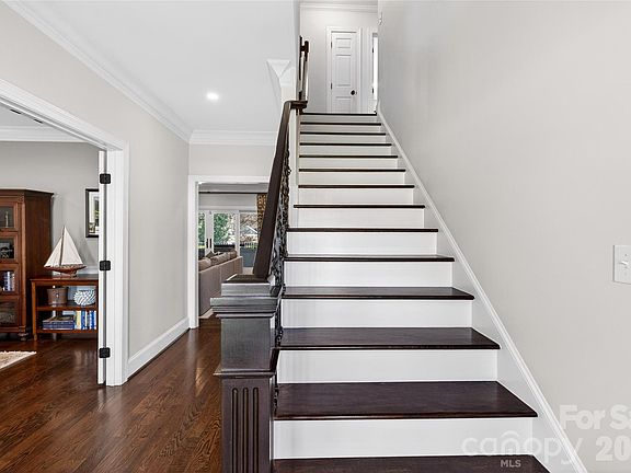 2nd image of 3025 Foxridge Rd