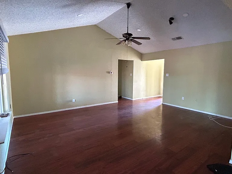 1112 Park Center Ct — Photo 3