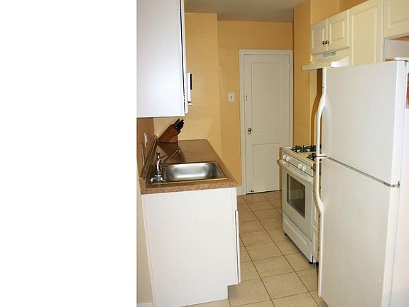 3rd image of 4327 Oakmont St