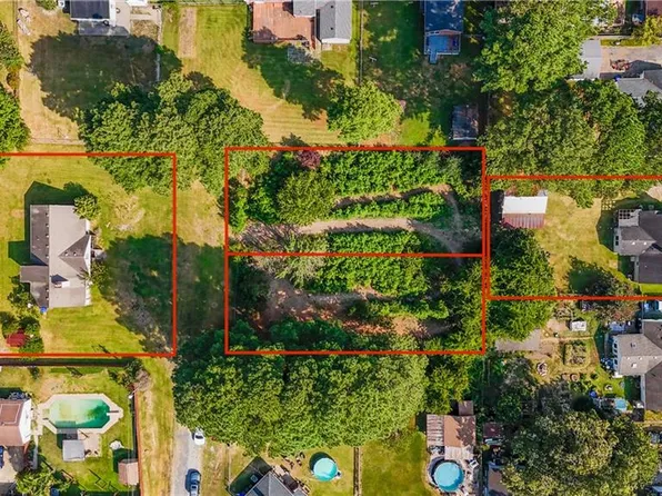 2 Oakwood Ave, Suffolk, VA 23434