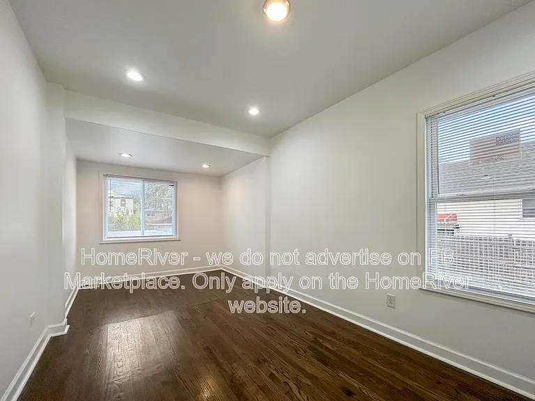 10046 S Perry Ave — Photo 4