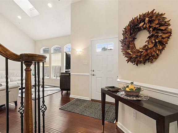 5th image of 1401 Cambridge Dr