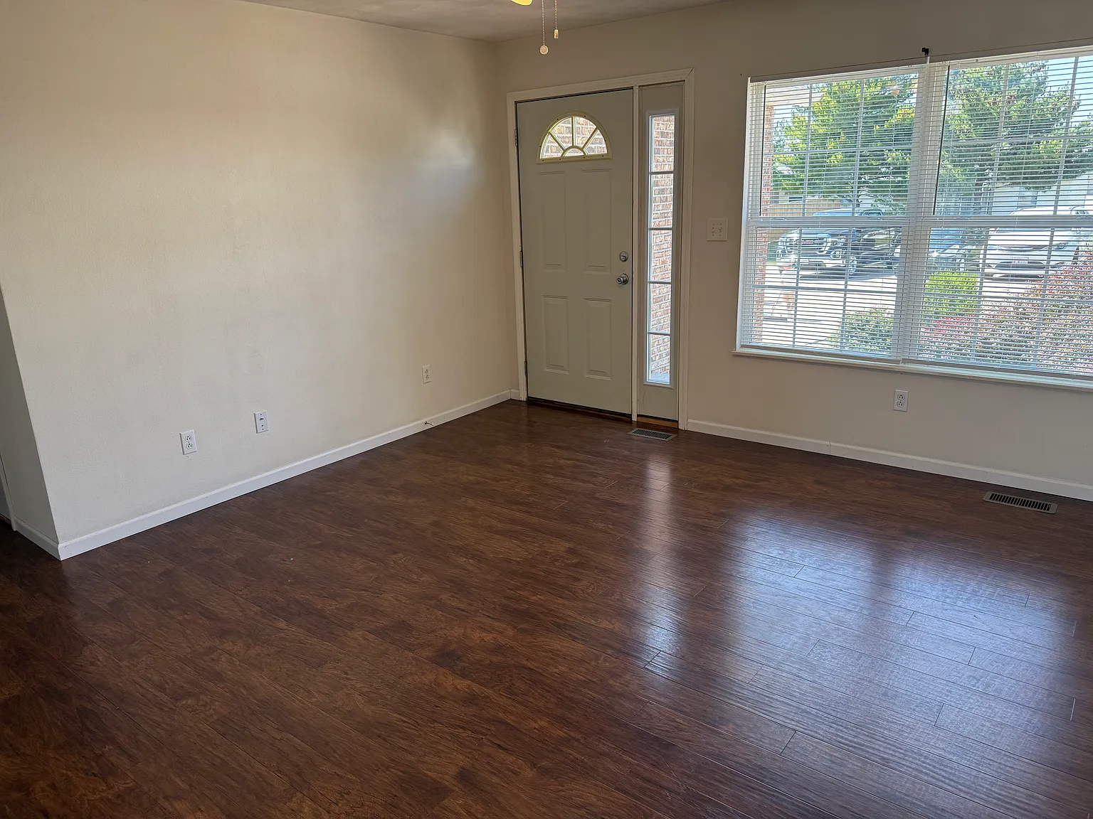 2 bed, 950 sqft, $1,200 — Photo 2