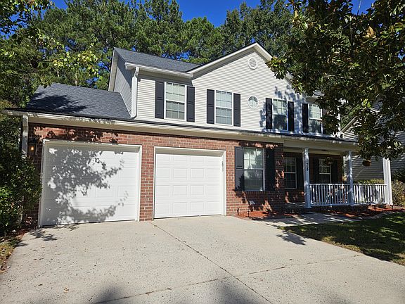 3rd image of 128 Guildford Dr
