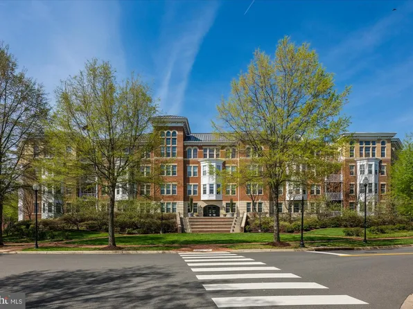 400 Cameron Station Blvd APT 202, Alexandria, VA 22304