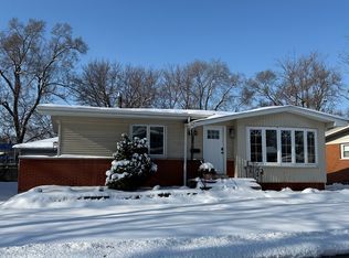 214 N Gay Ct, Glenwood, IL 60425