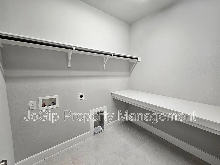 1740 Jamestown Dr — Photo 27