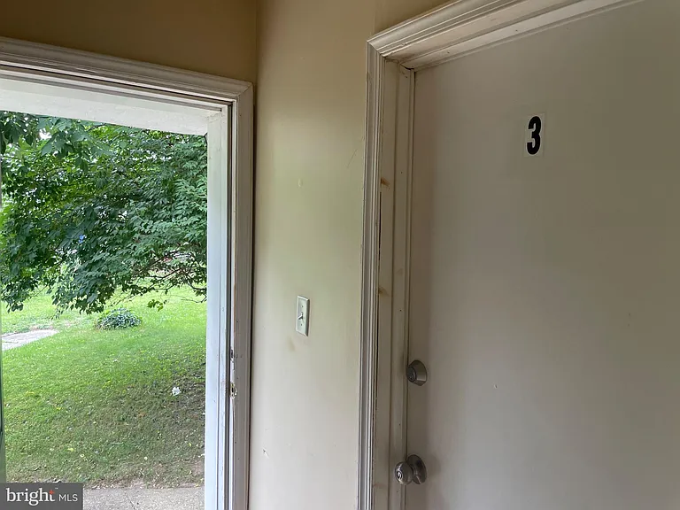 412 E Walnut Ln #3 — Photo 5