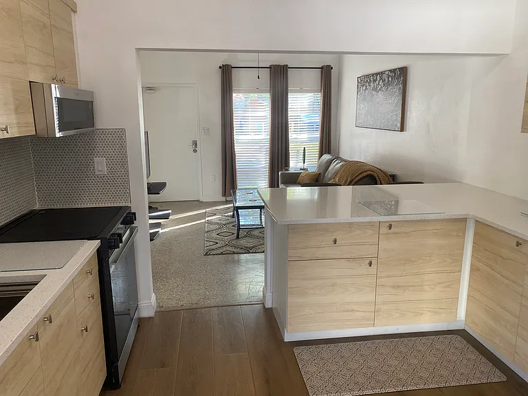 Page Ave — Photo 5