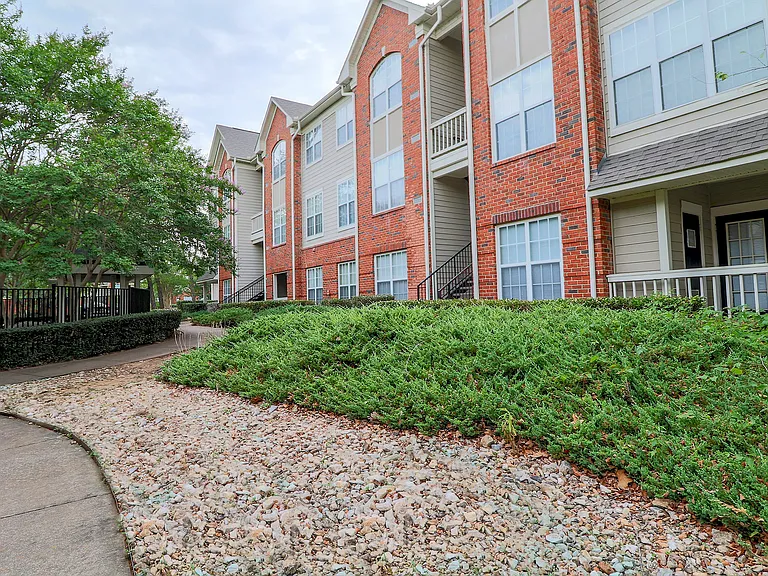 The Grove at Pleasant Valley Apartment Homes — Photo 26